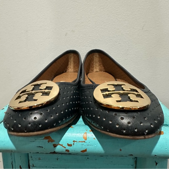 Tory Burch Reva Perforated Navy Flats Size 5.5 - Picture 2 of 13